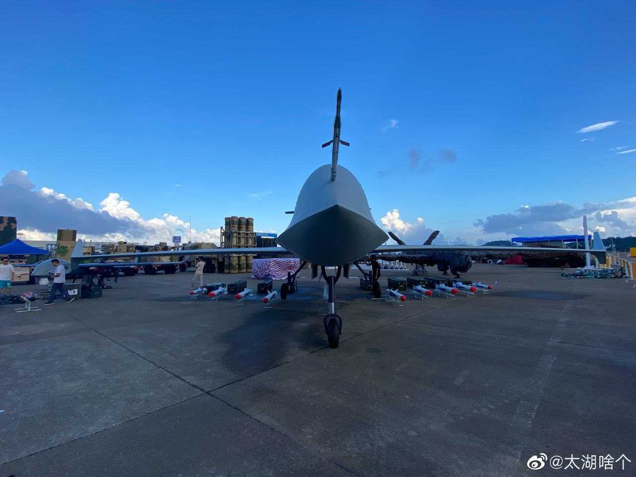 Представлены фото крупного китайского ударного БПЛА CH-6
