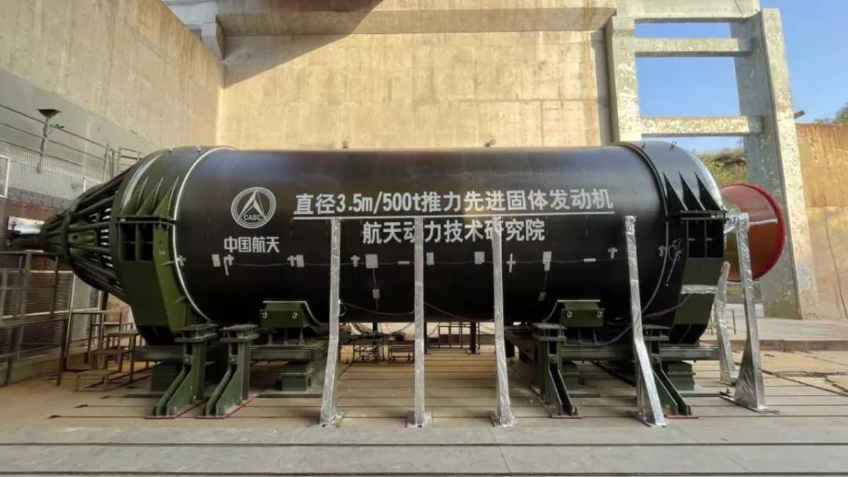 Китайцы испытали монолитный твердотопливный двигатель с тягой 500 тонн