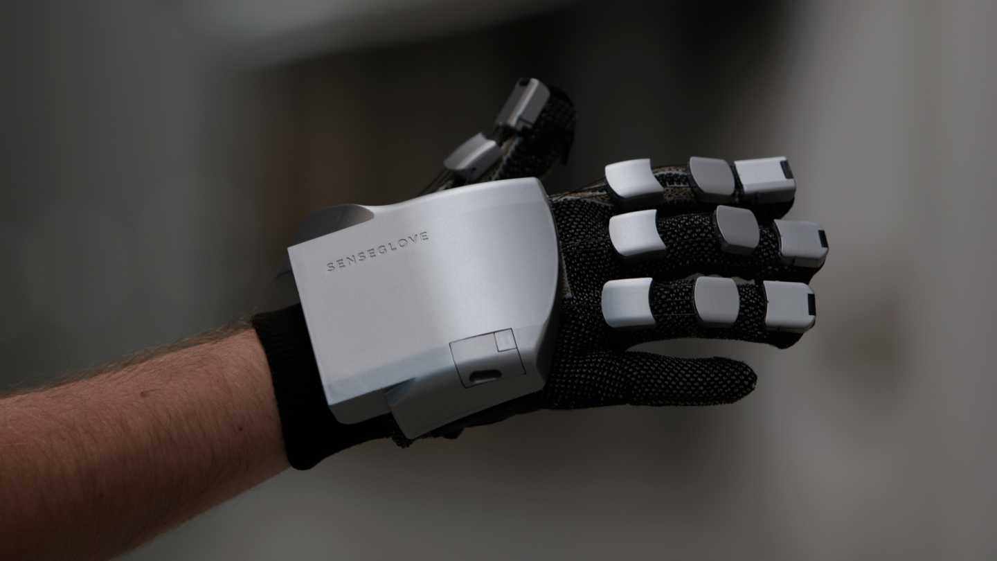 SenseGlove Nova — тактильные VR-перчатки с обратной связью по усилию