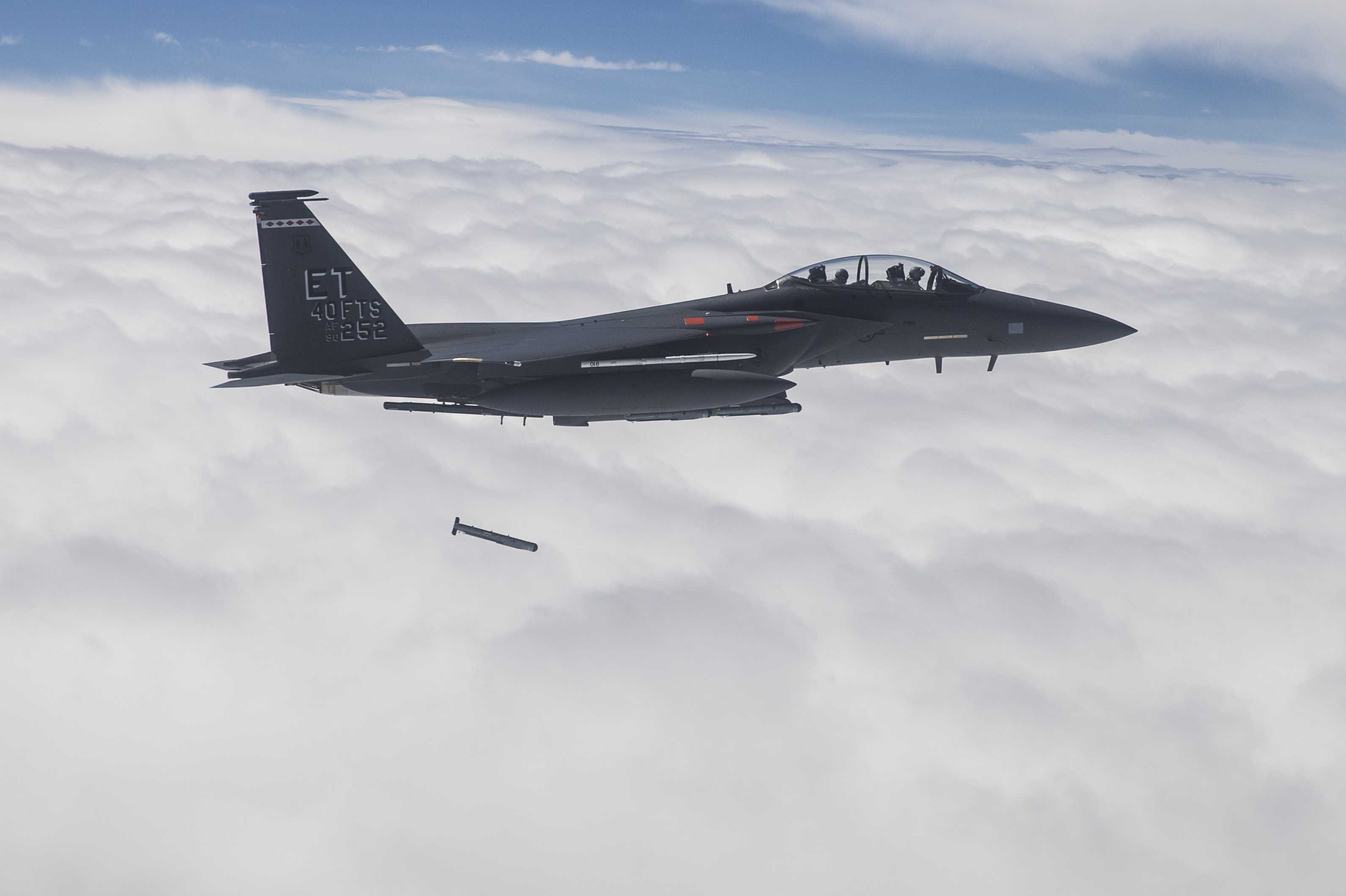 F-35B сбросил нечуствительную к погоде планирующую бомбу Stormbreaker