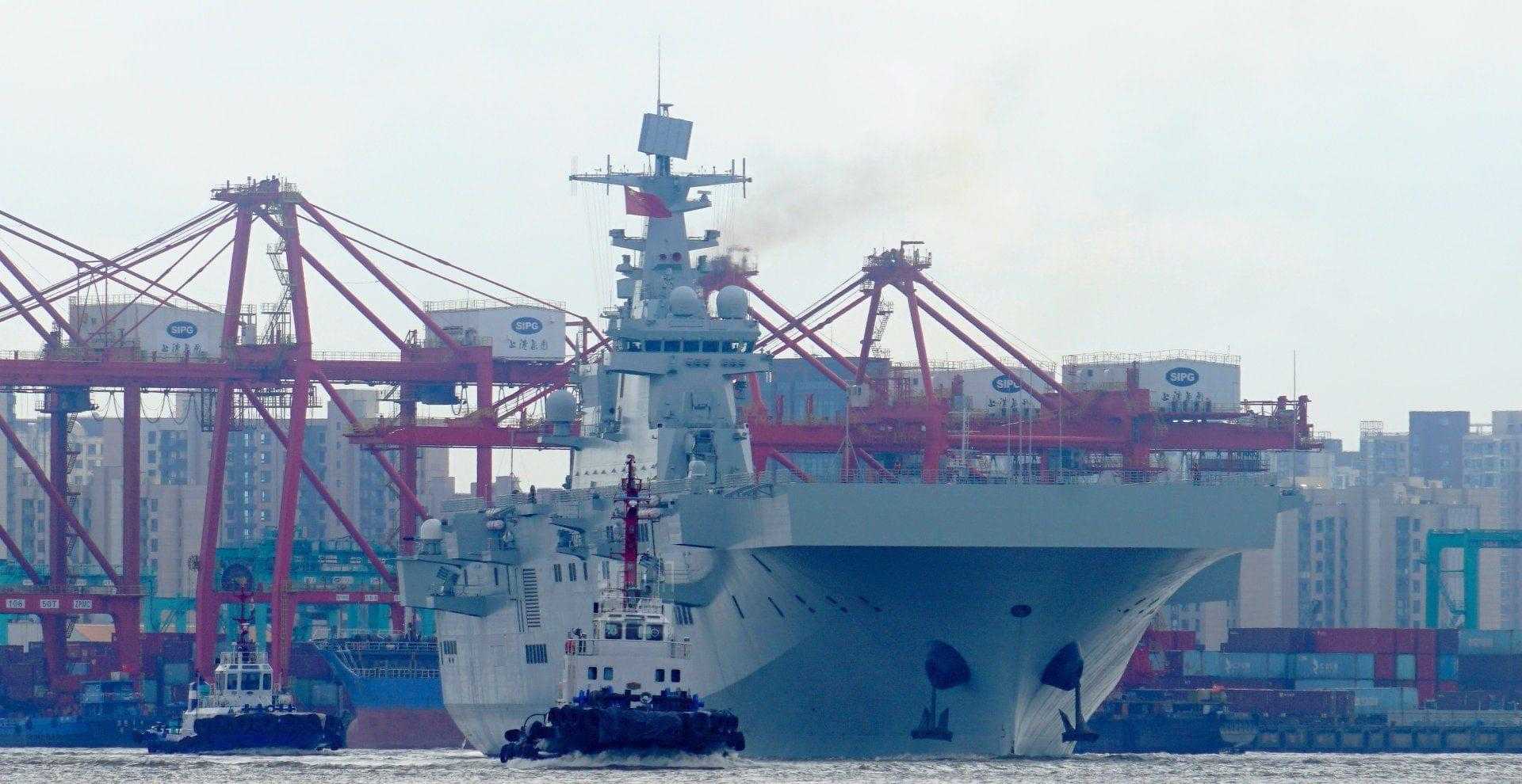 Китай ввел в строй универсальный десантный корабль Guangxi