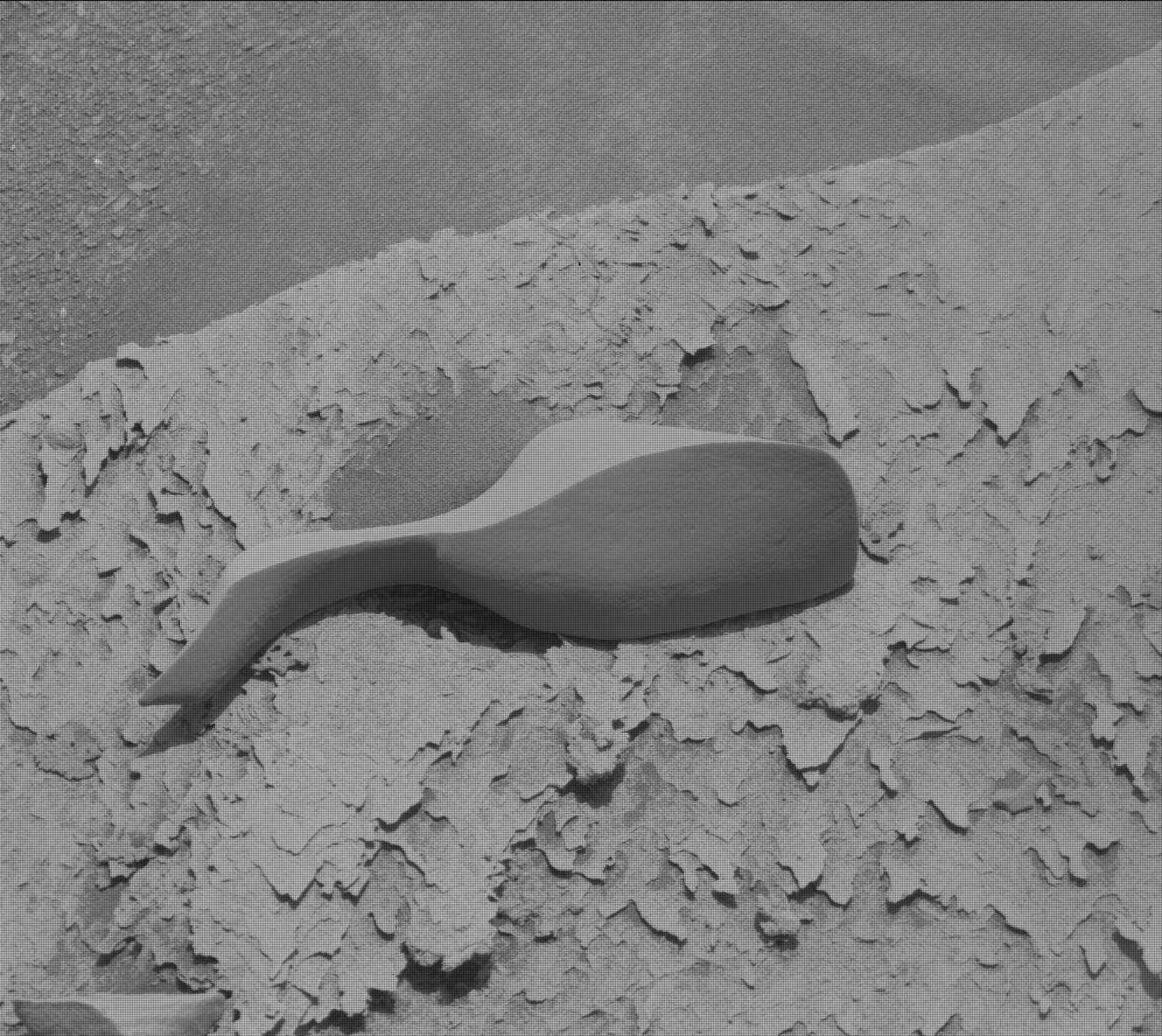 Ровер Curiosity сфотографировал на Марсе что-то непонятное