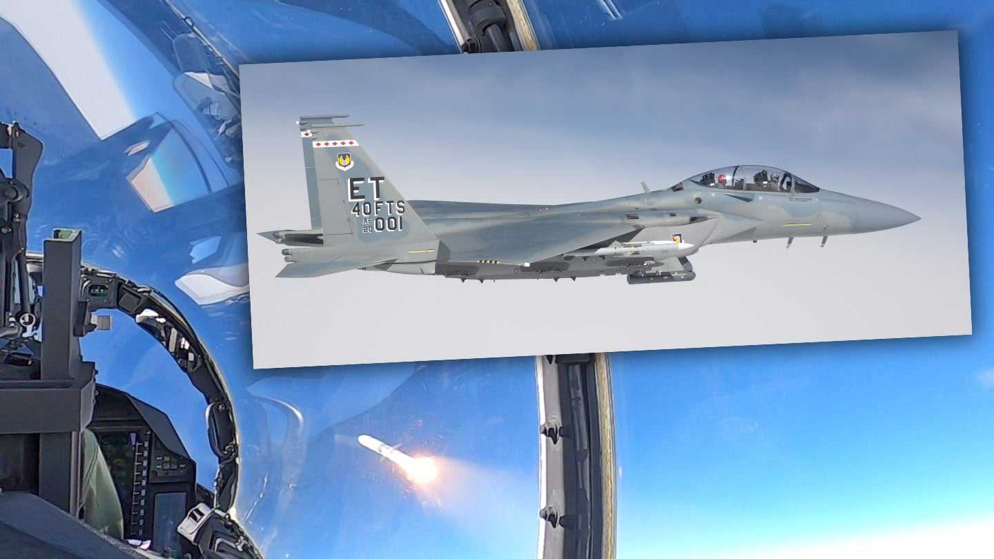 Истребитель F-15EX впервые запустил ракету AIM-120 AMRAAM