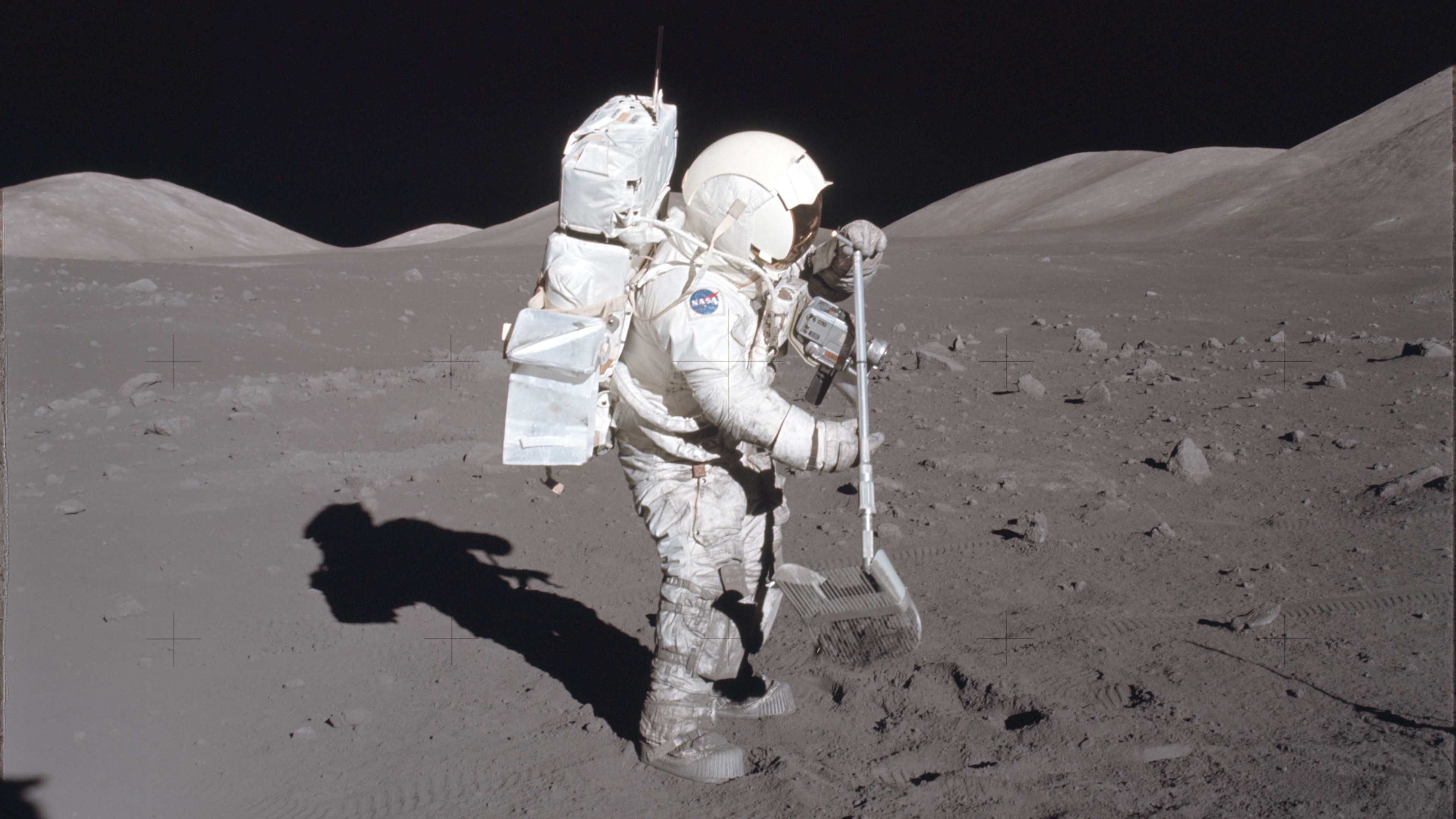 NASA откроет последние капсулы с лунным грунтом, добытым 50 лет назад