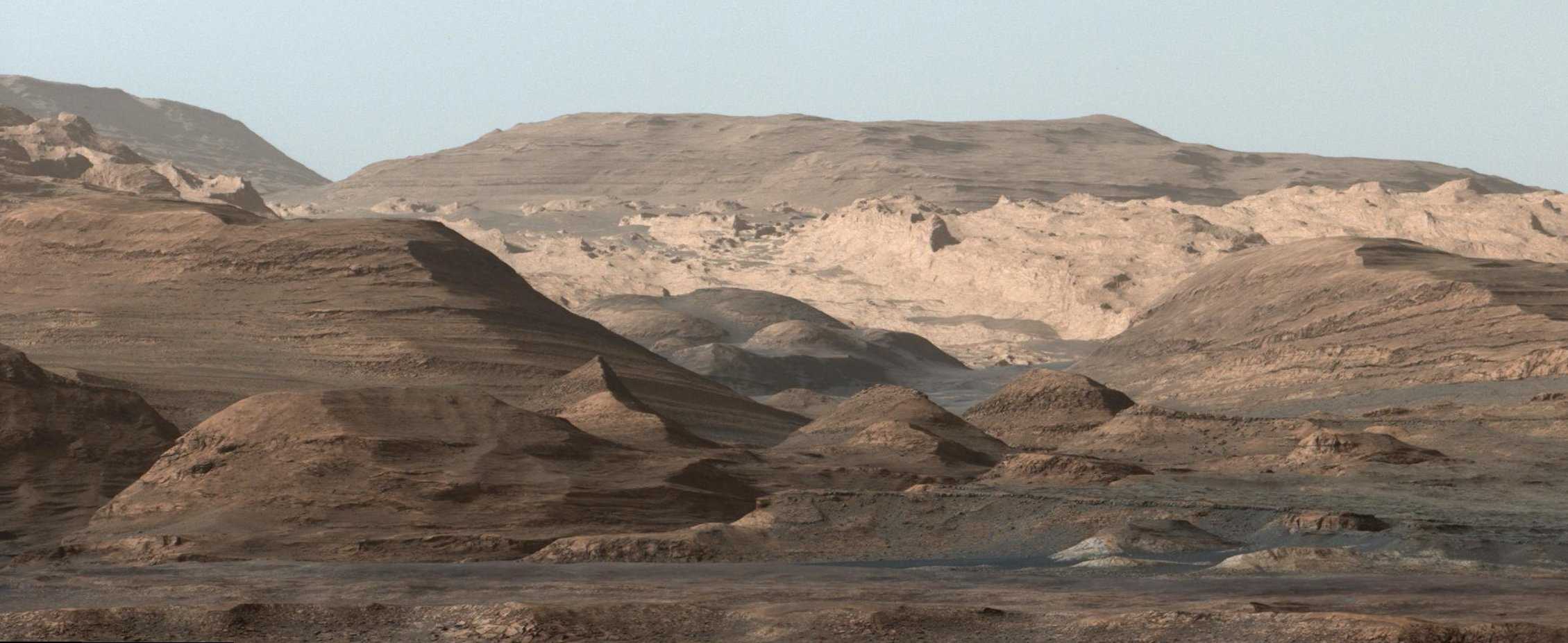 Марсоход Curiosity объезжает вентрифакты по пути на подножье Гринхью