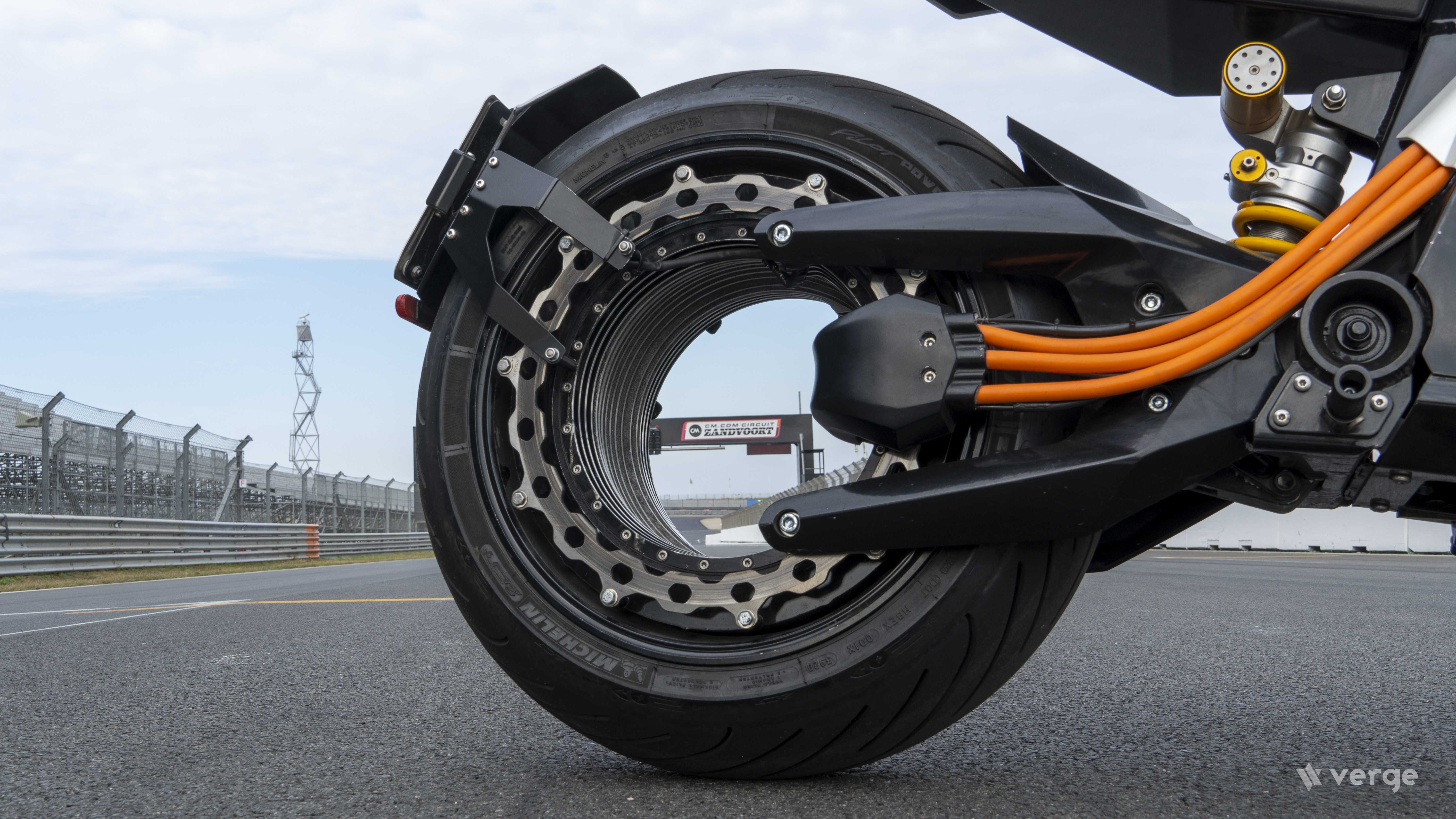 Представлен электрический мотоцикл Verge TS с задним колесом без ступиц