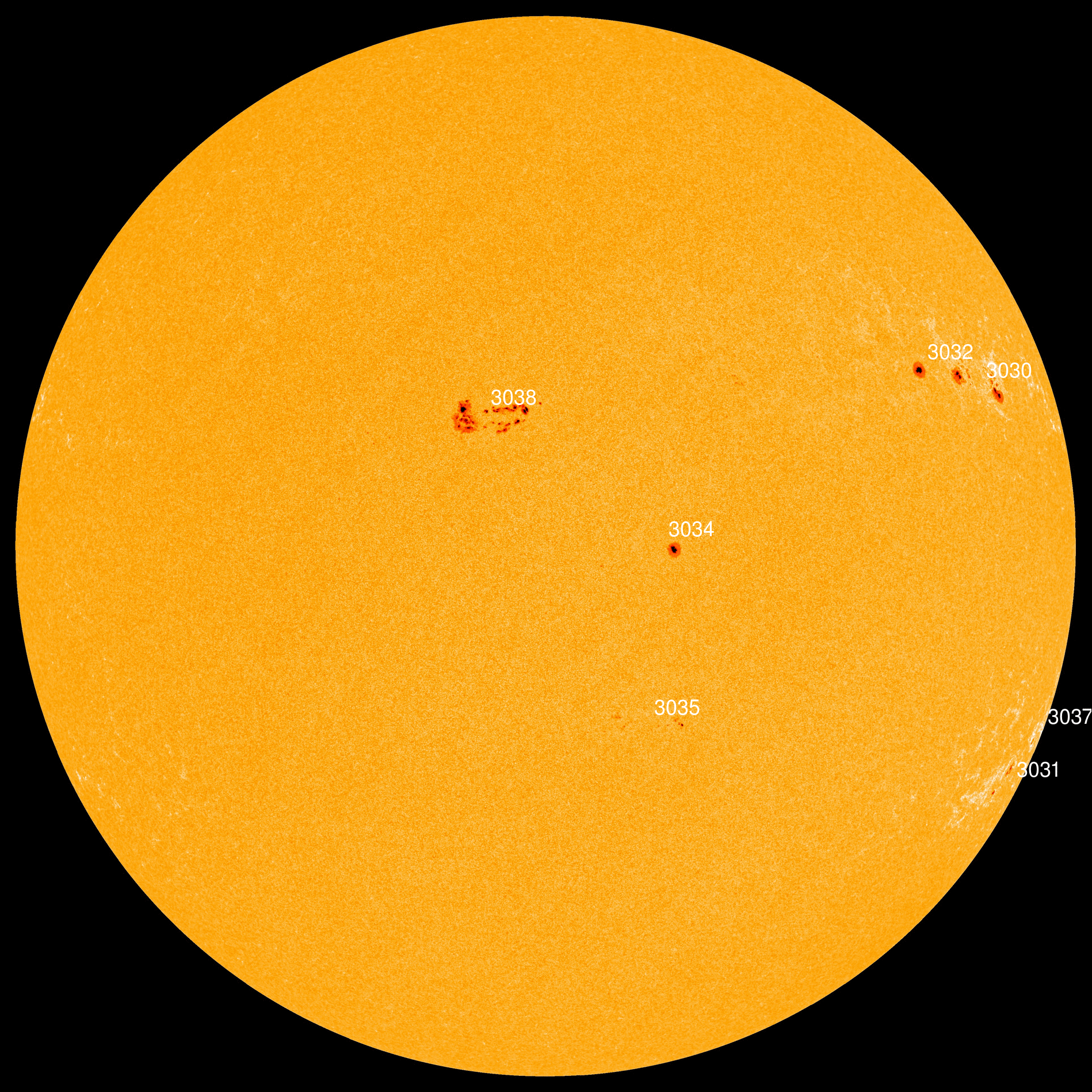 Пятно AR3038 на Солнце резко увеличилось в размерах