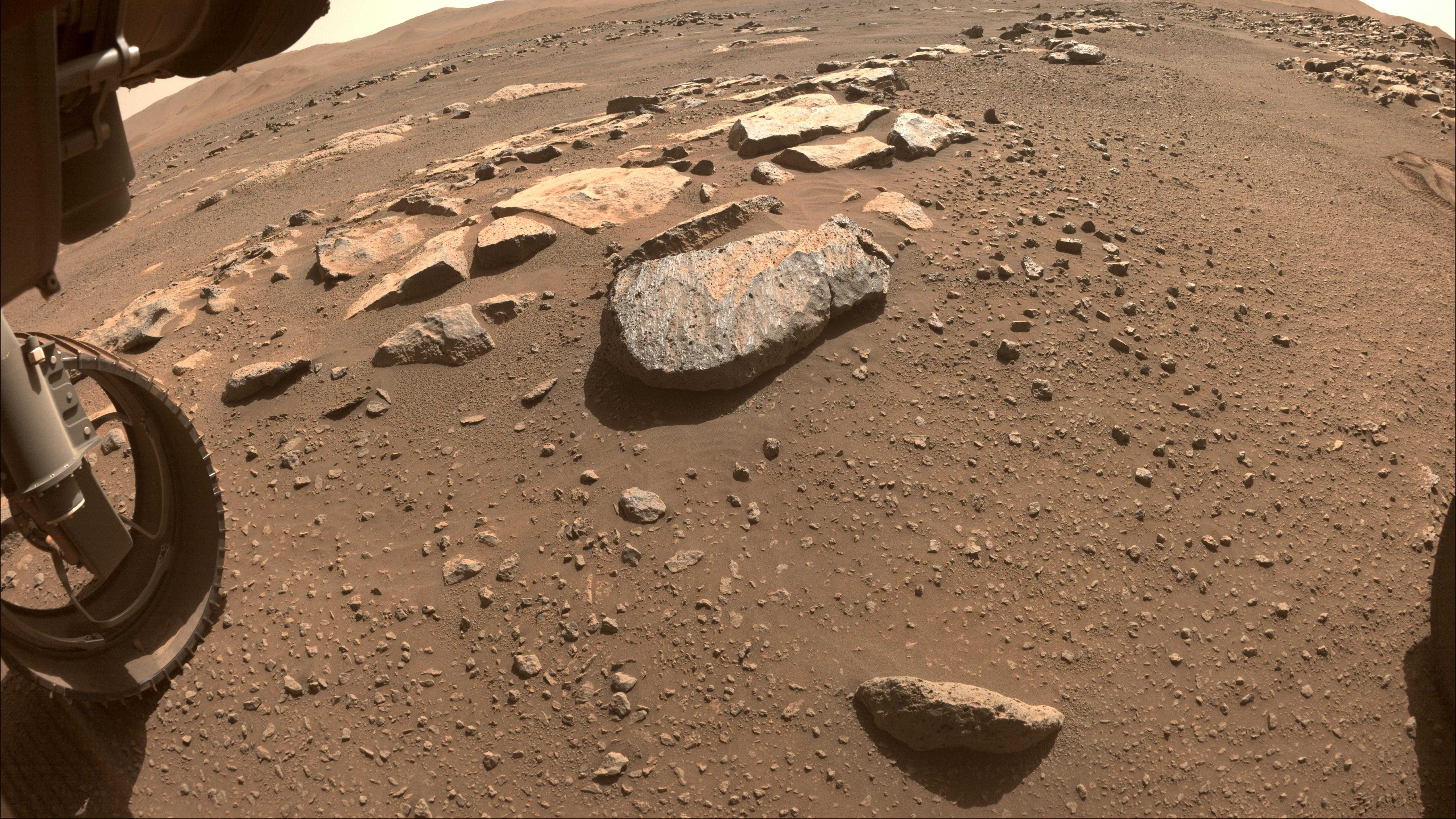 Марсоход Perseverance обнаружил породы вулканического происхождения