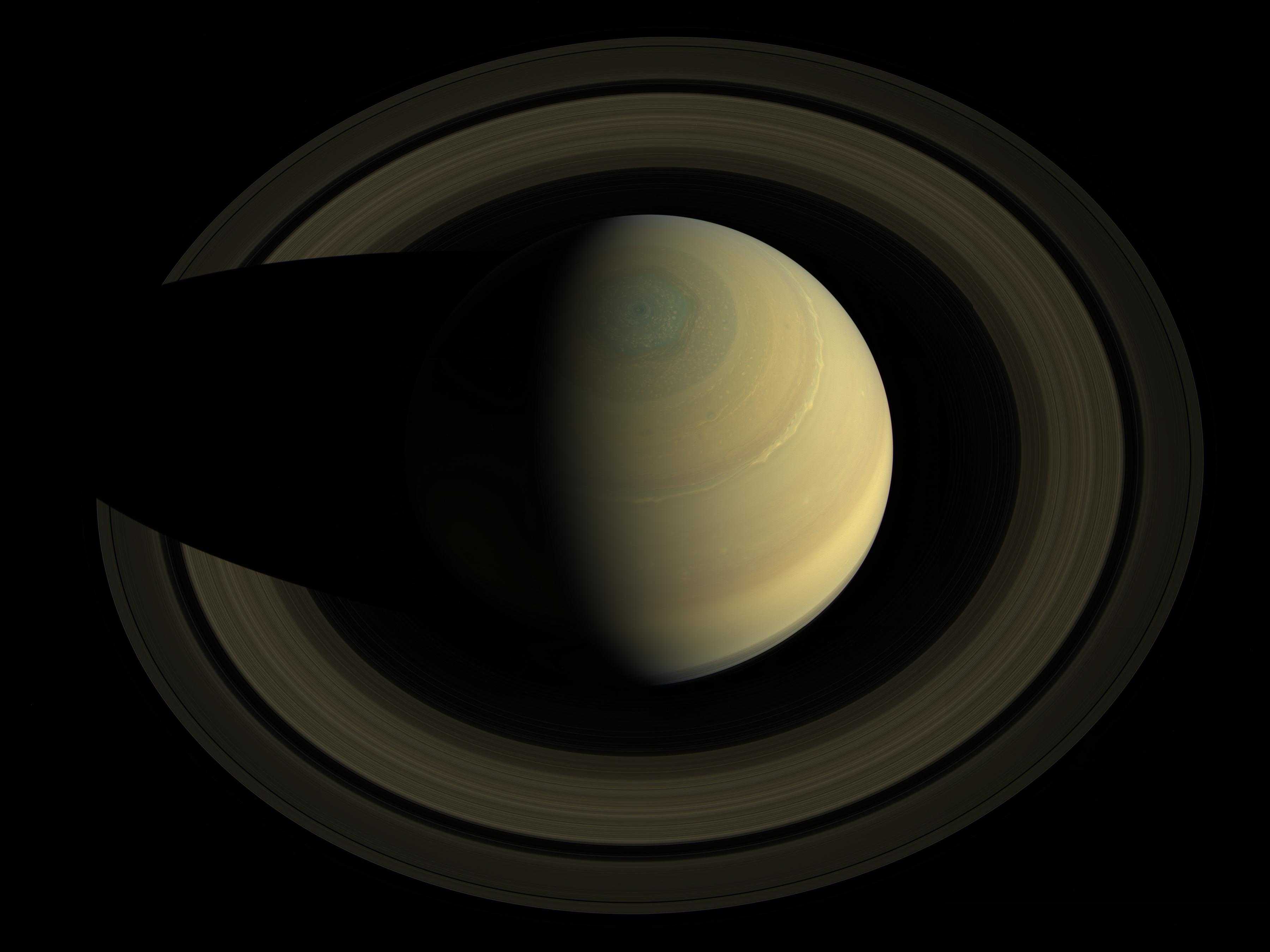 Кольца Сатурна в контровом свете и хорошем качестве: полная компиляция снимков «Кассини»