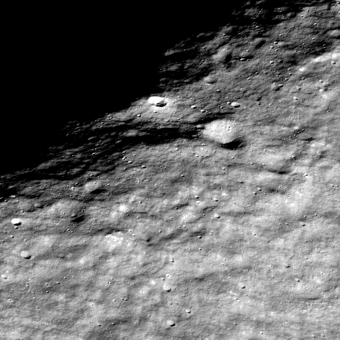 LRO запечатлел южный полюс Луны
