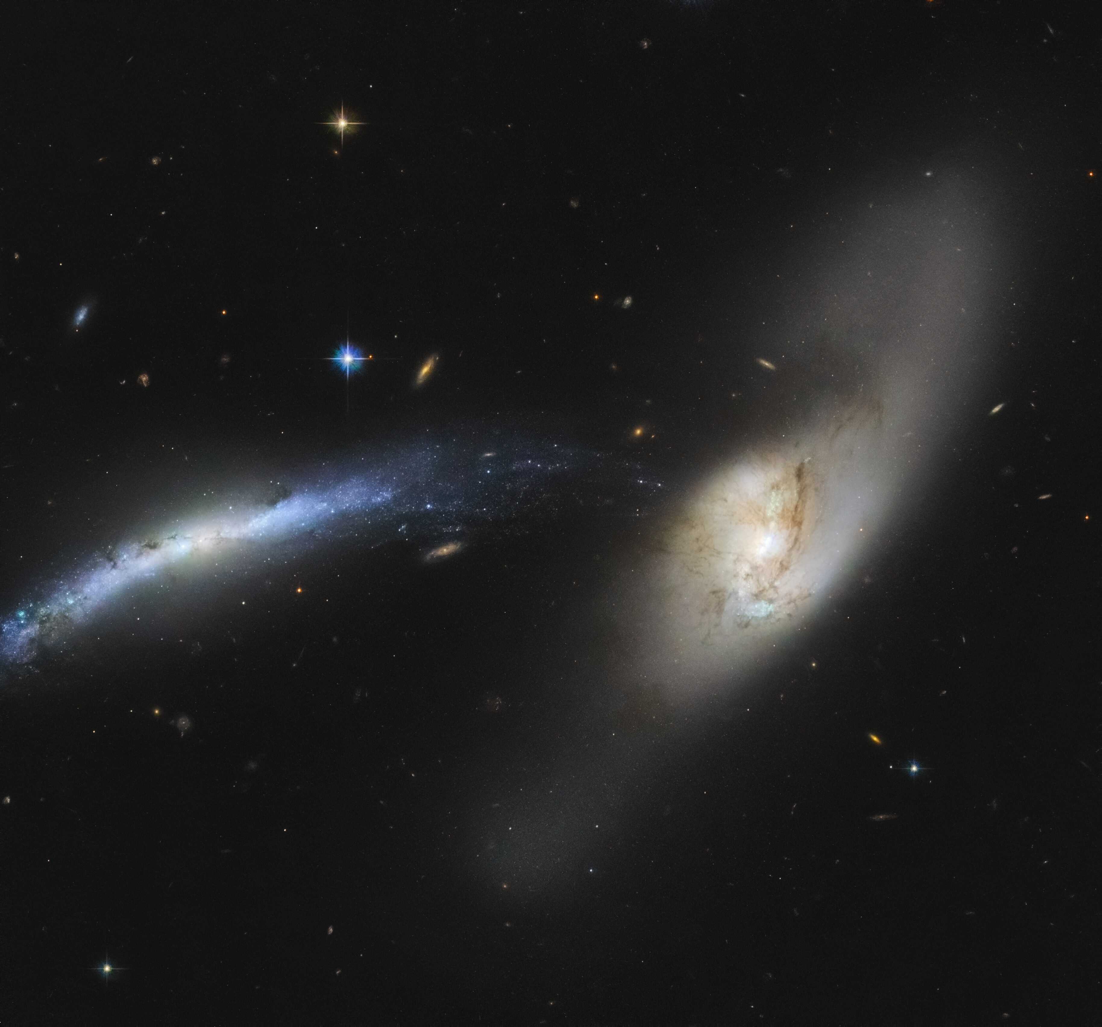 Космический телескоп «Хаббл» запечатлел взаимодействие галактик