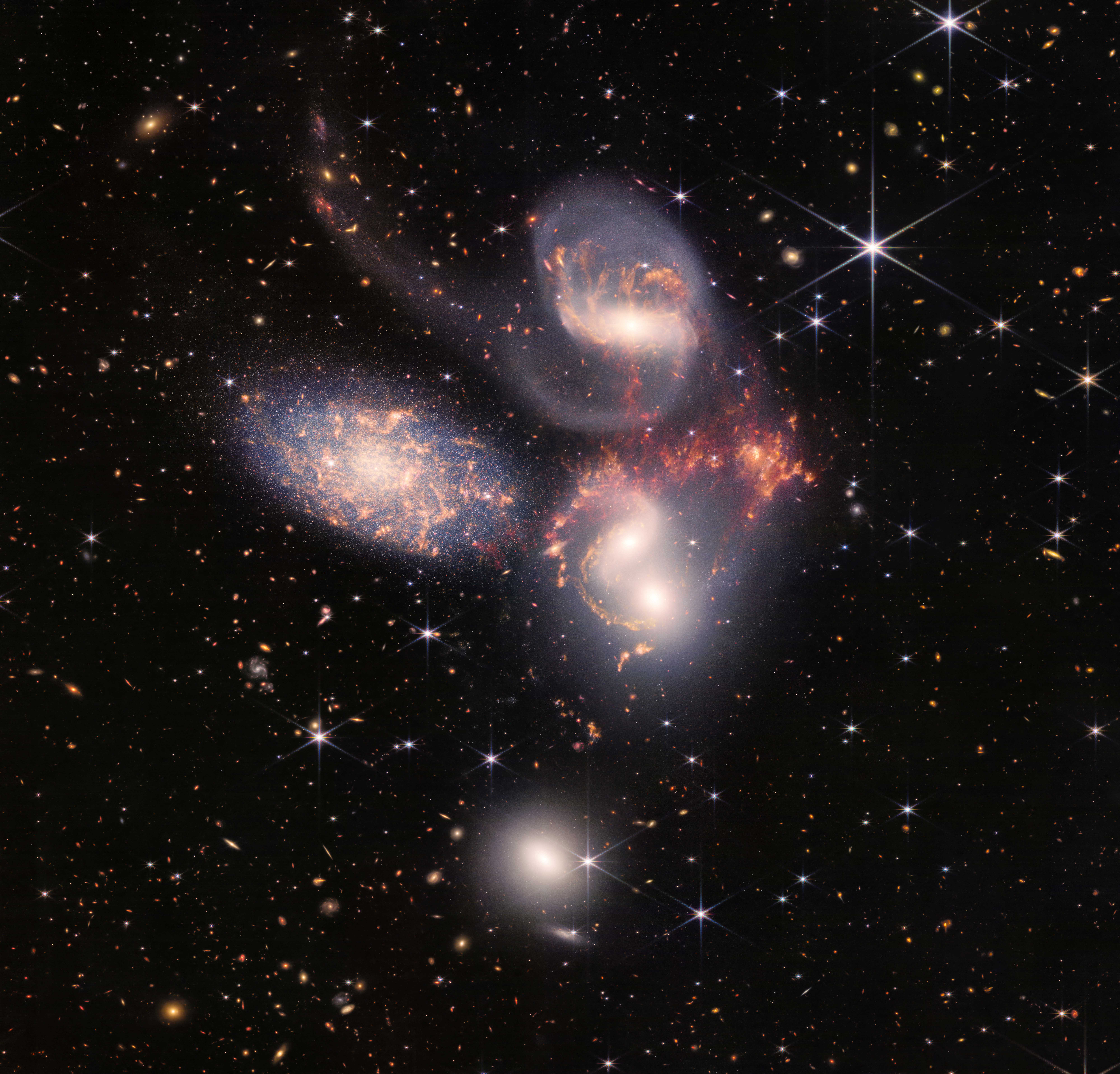 Телескоп Джеймса Уэбба ищет органическое вещество возле чёрной дыры