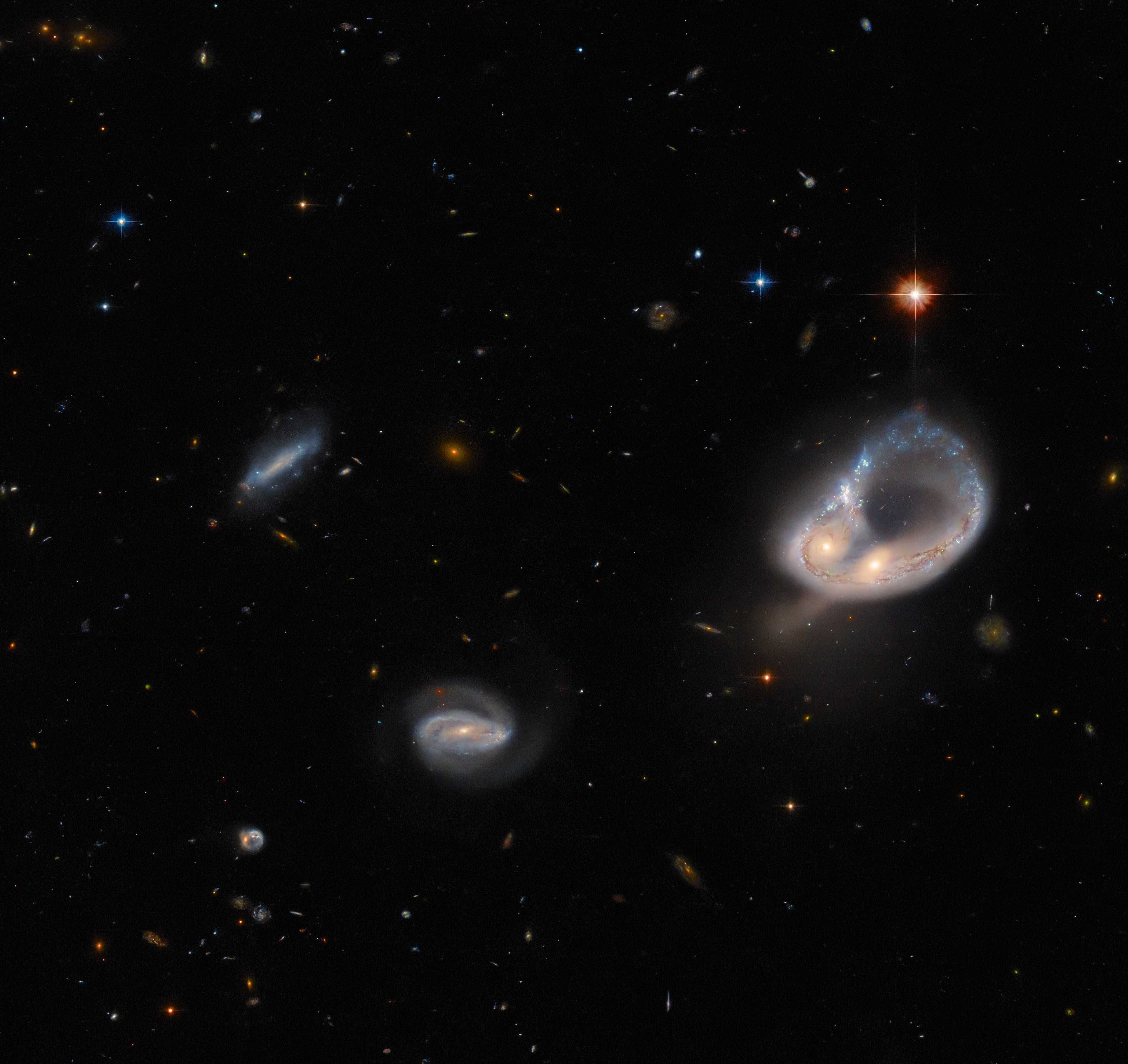 Слияние галактик Arp-Madore 417-391 в созвездии Эридан