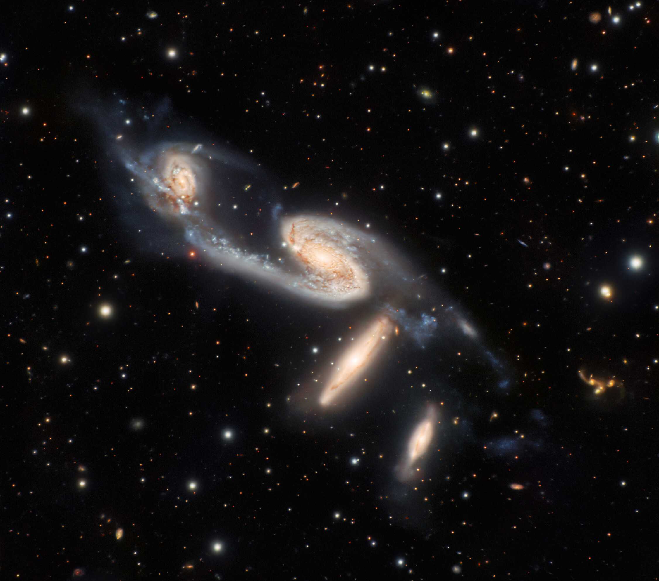 Телескоп Gemini South получил изображение квартета галактик NGC 6845