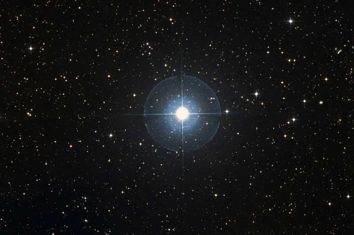 Астрономы впервые нашли оголенное ядро массивной звезды