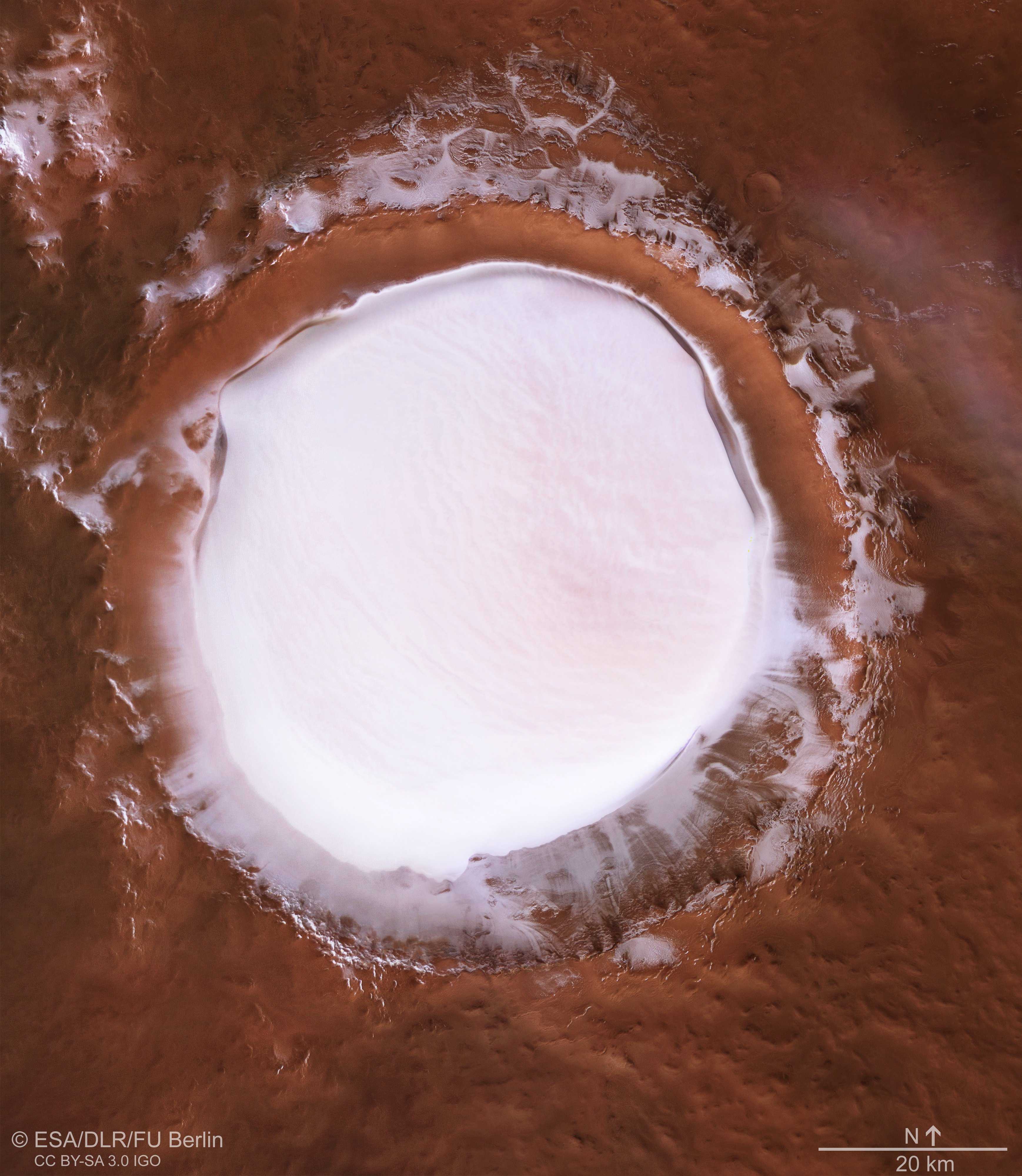 Mars Express прислал кофейно-молочные снимки кратеров южного полюса Красной планеты