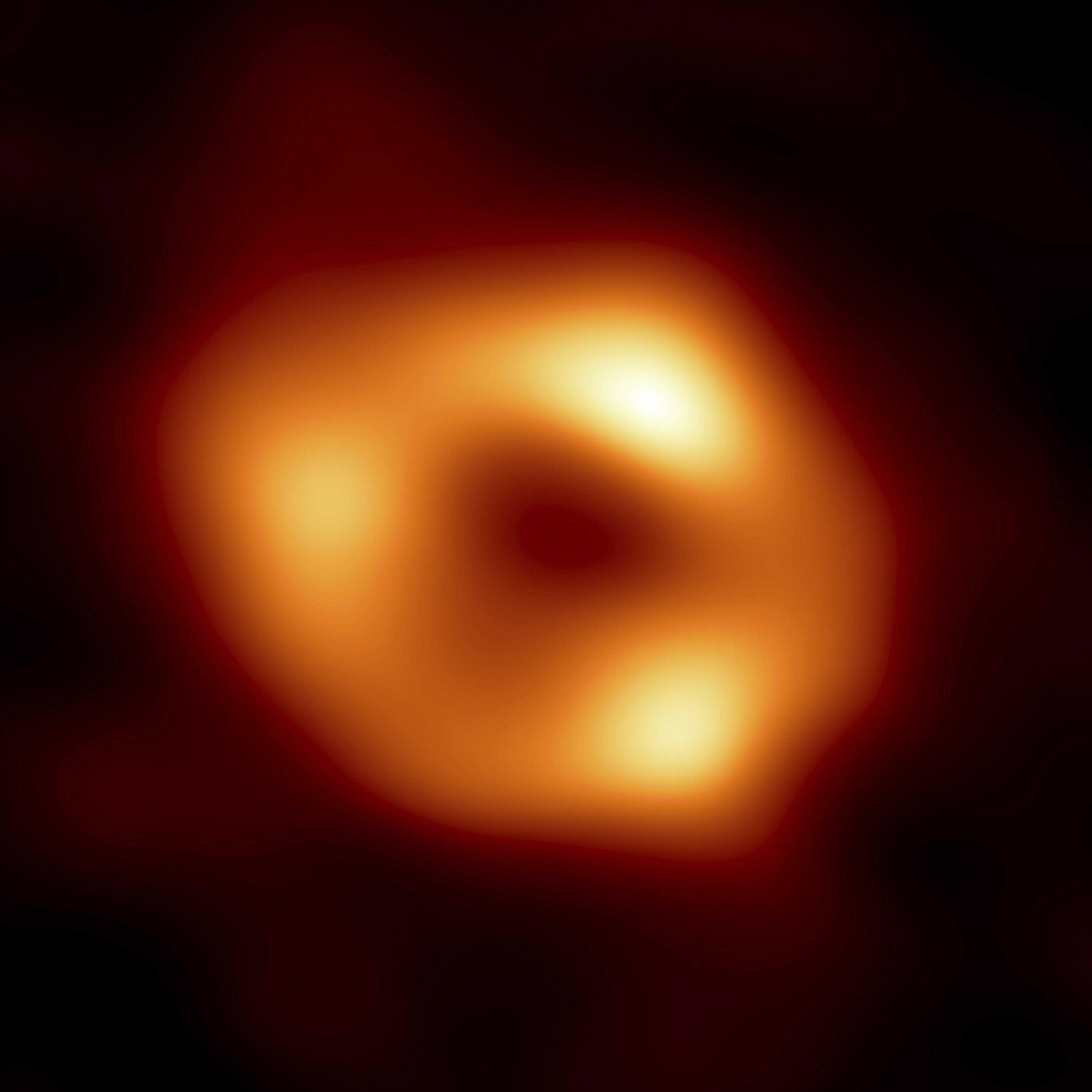 Астрономы выяснили, почему мерцают окрестности черных дыр