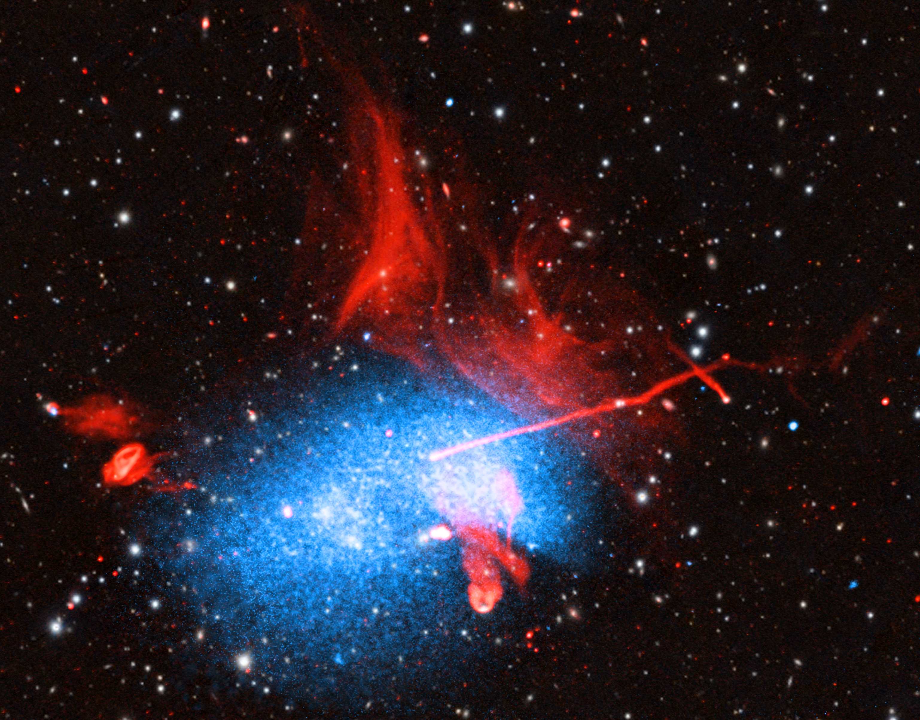 Телескопы запечатлели столкновение скопления галактик Abell 2256