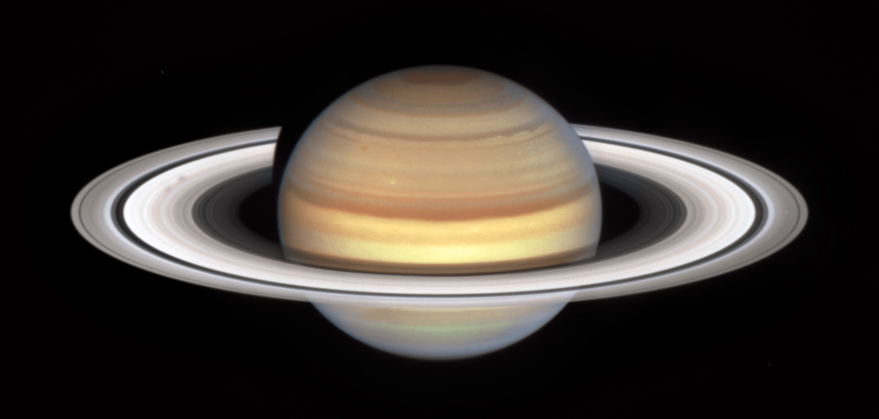 В кольцах Сатурна начали появляться «спицы»