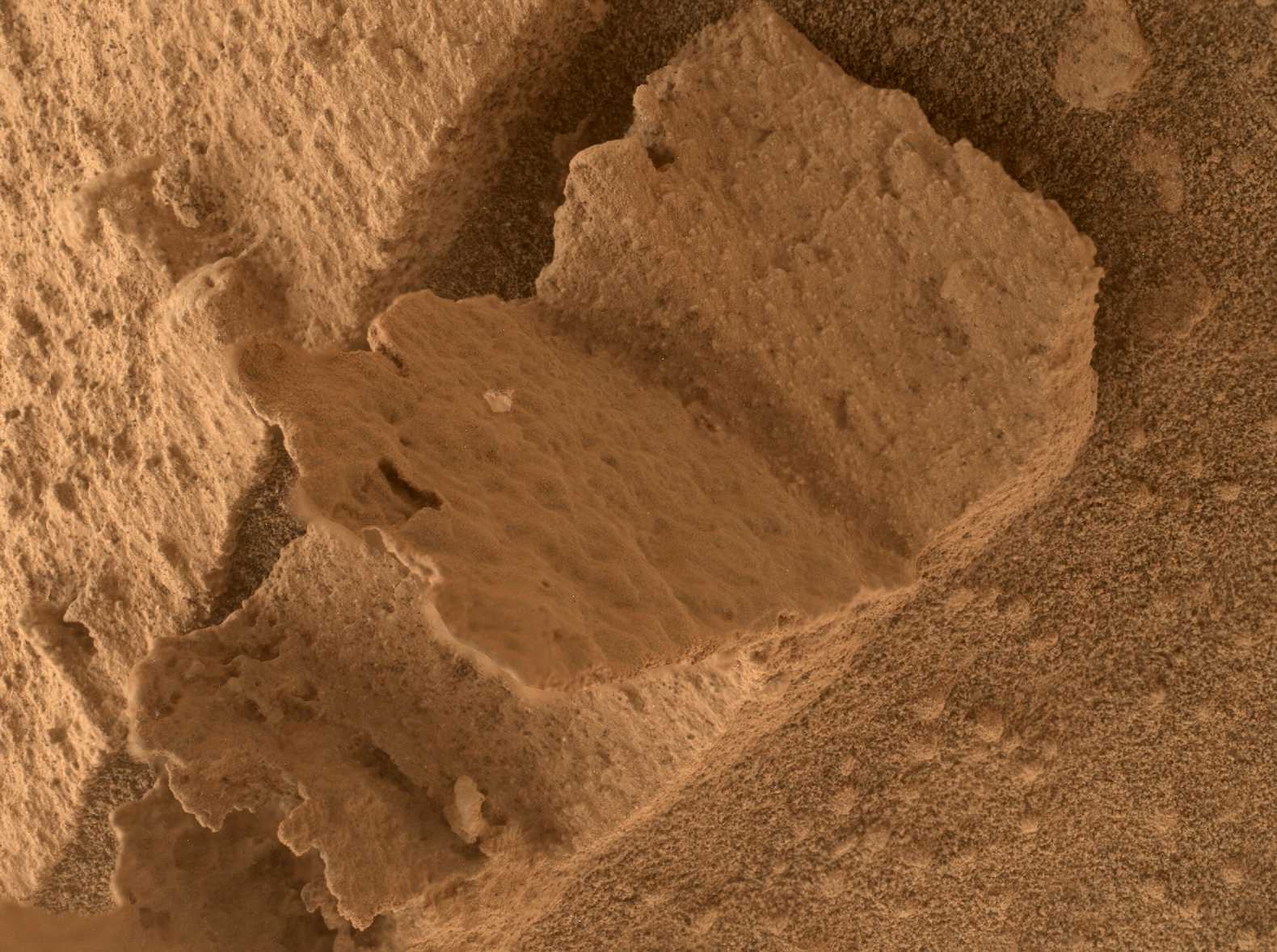 Ровер Curiosity нашел на Марсе «книгу»