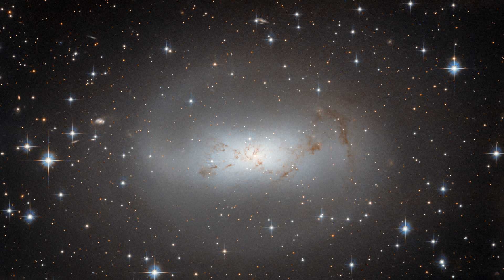 Телескоп «Хаббл» запечатлел соседа галактики Млечный Путь