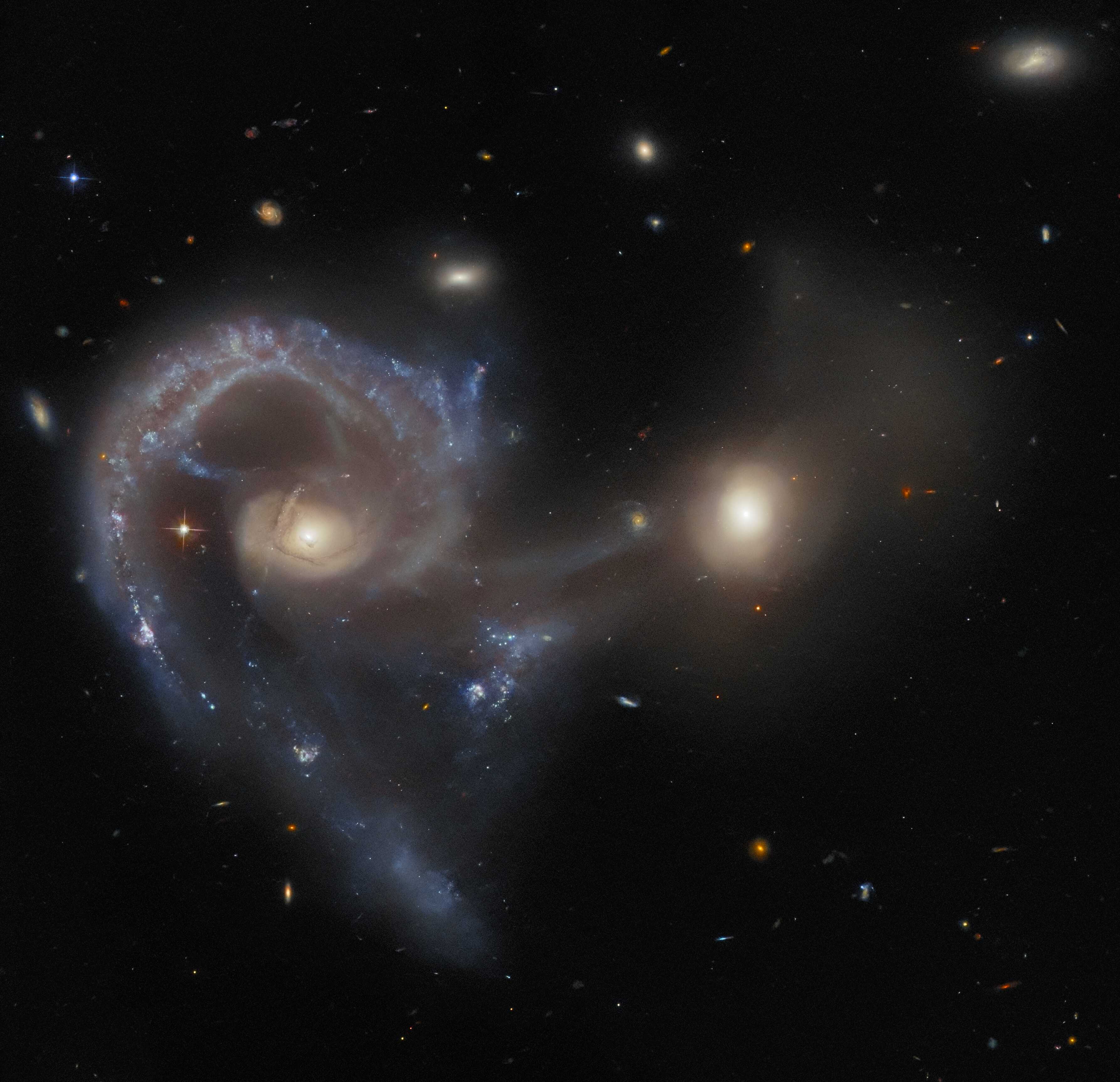 «Хаббл» получил изображение столкновения двух галактик