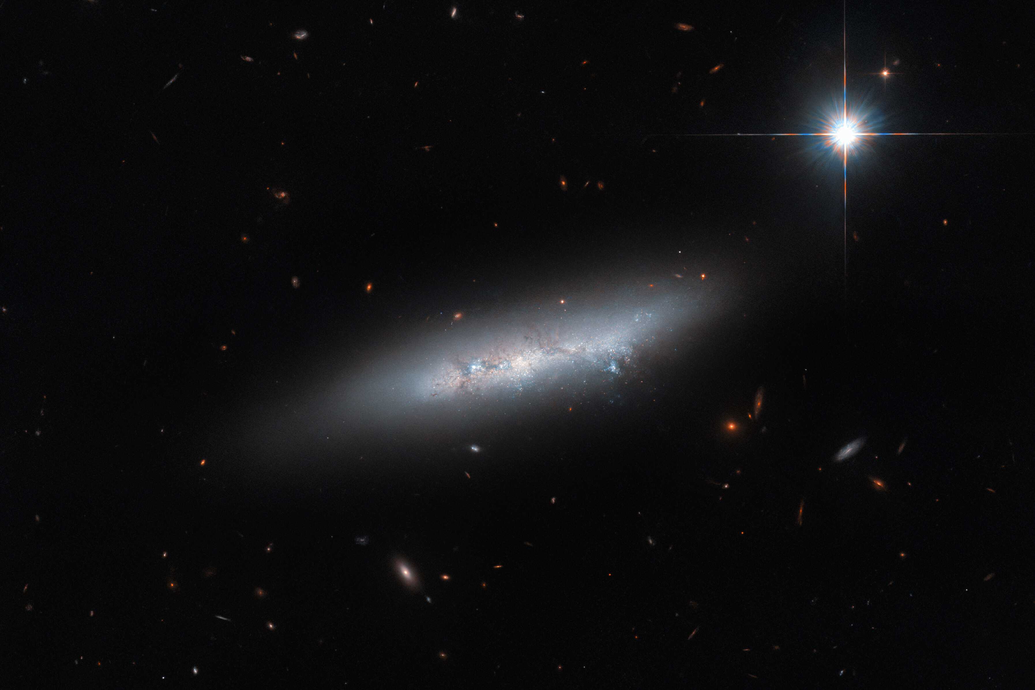 Как мазок кисти на холсте: «Хаббл» получил изображение галактики NGC 2814