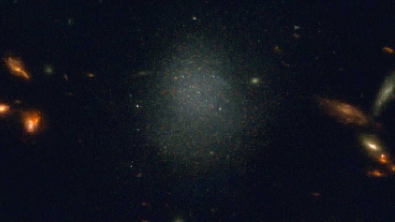 «Джеймс Уэбб» случайно отыскал изолированную спокойную карликовую галактику
