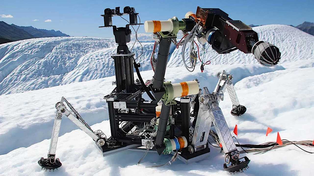 Прототип космического аппарата Europa Lander во время испытаний на леднике Матануска (Аляска) «Ненужному» зонду NASA нашли новое применение
