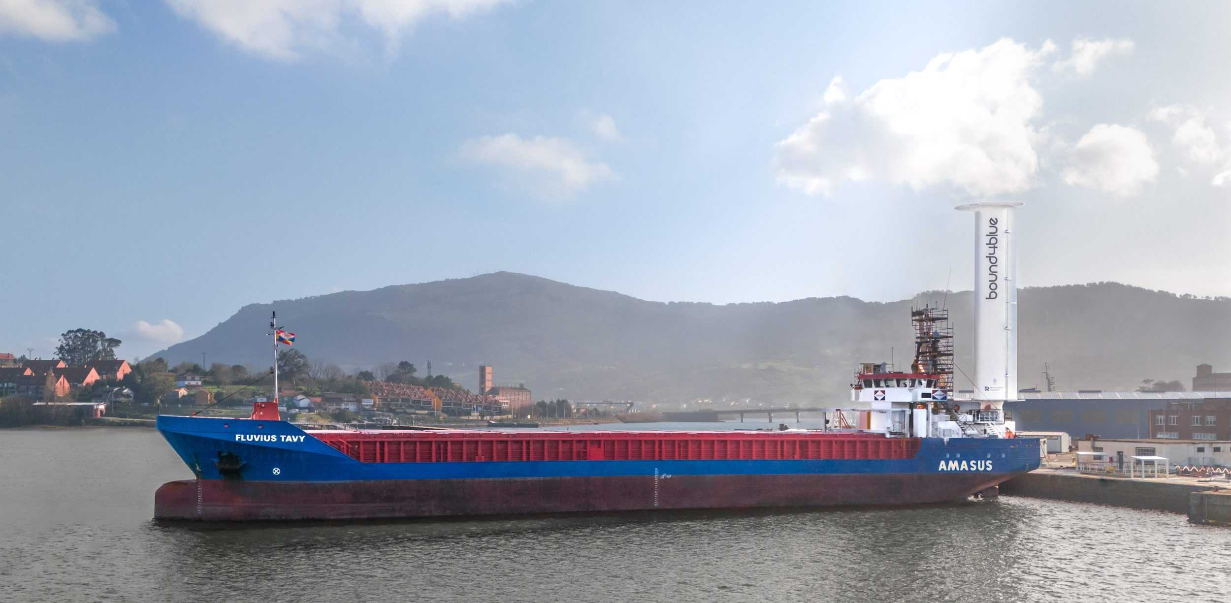 Крупнейший в мире «вакуумный» парус установили на грузовом судне Крупнейший в мире «вакуумный» парус установили на грузовом судне Fluvius Tavy