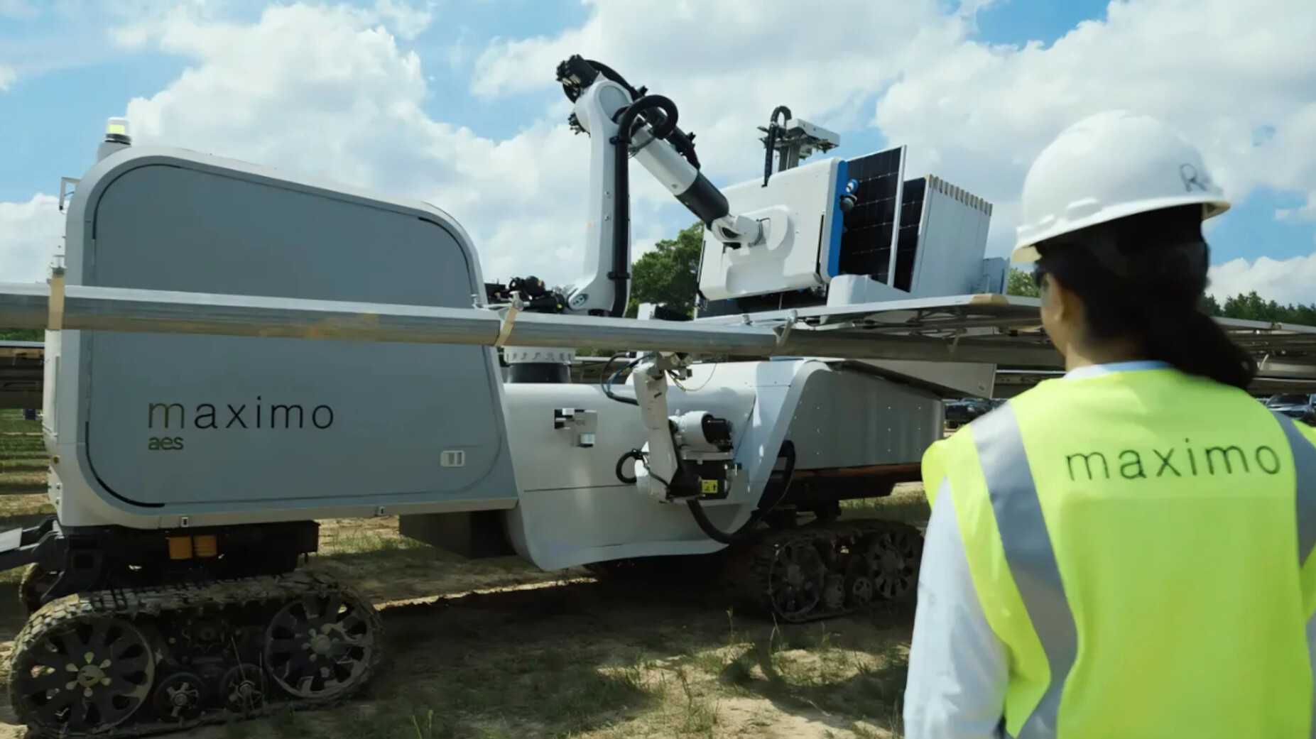 Роботы Maximo установили в пустыне 100 МВт солнечных панелей Роботы Maximo установили в пустыне 100 МВт солнечных панелей